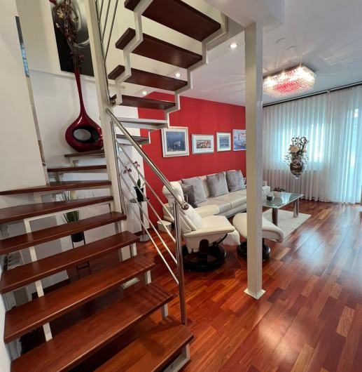 Stan u Brazilskoj ulici – Gajnice, 144.00 m2 sa garažom i spremištima