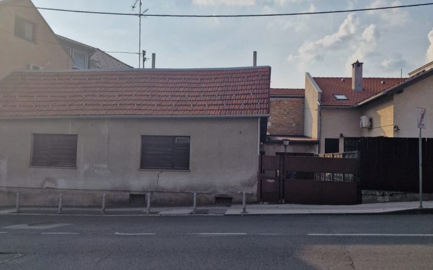Črnomerec, Kuća 160.00 m2 sa garažom